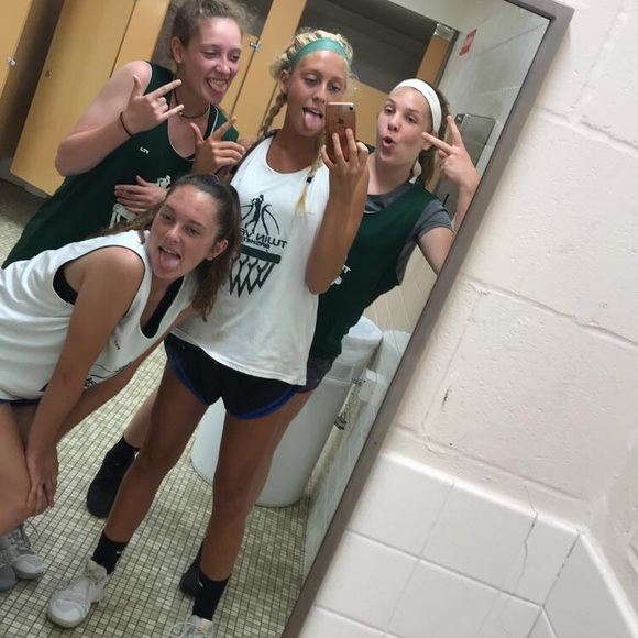 Meet your Posher, Julie - Picture 6 of 7